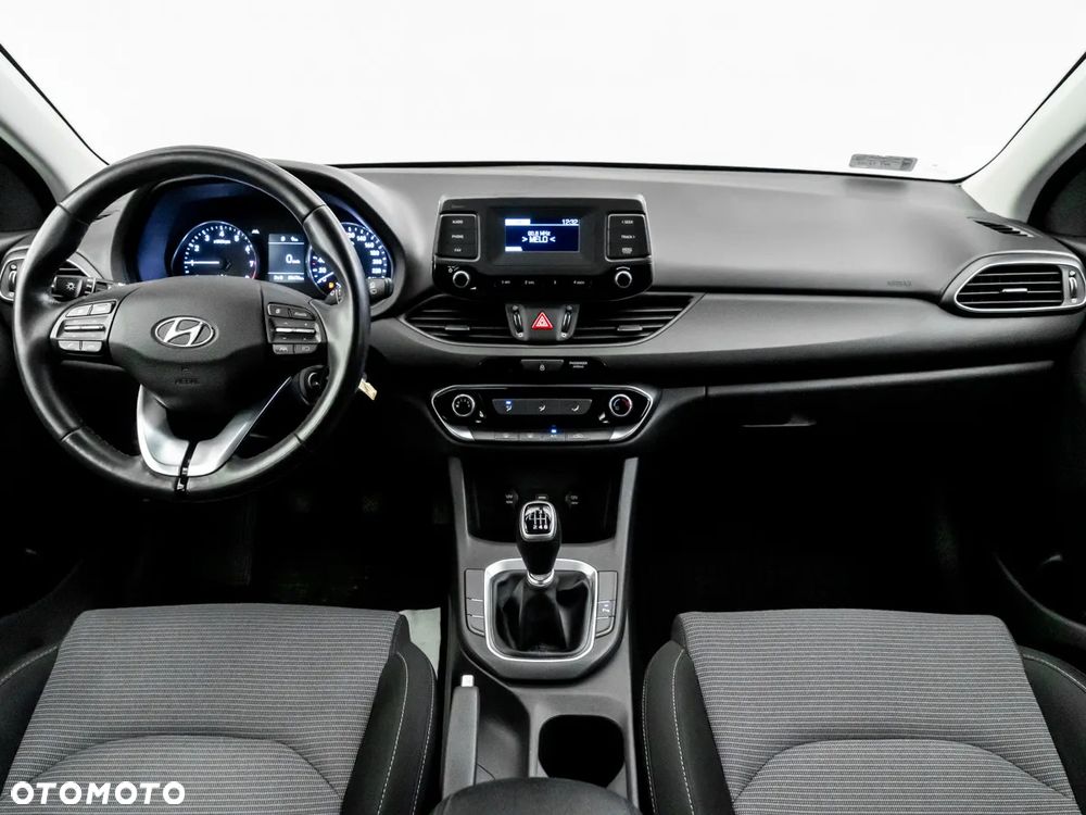 Hyundai i30 1.5 DPI Classic + - 22