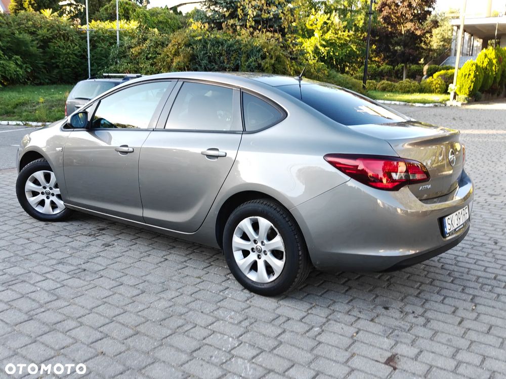 Opel Astra 1.6 Cosmo - 31