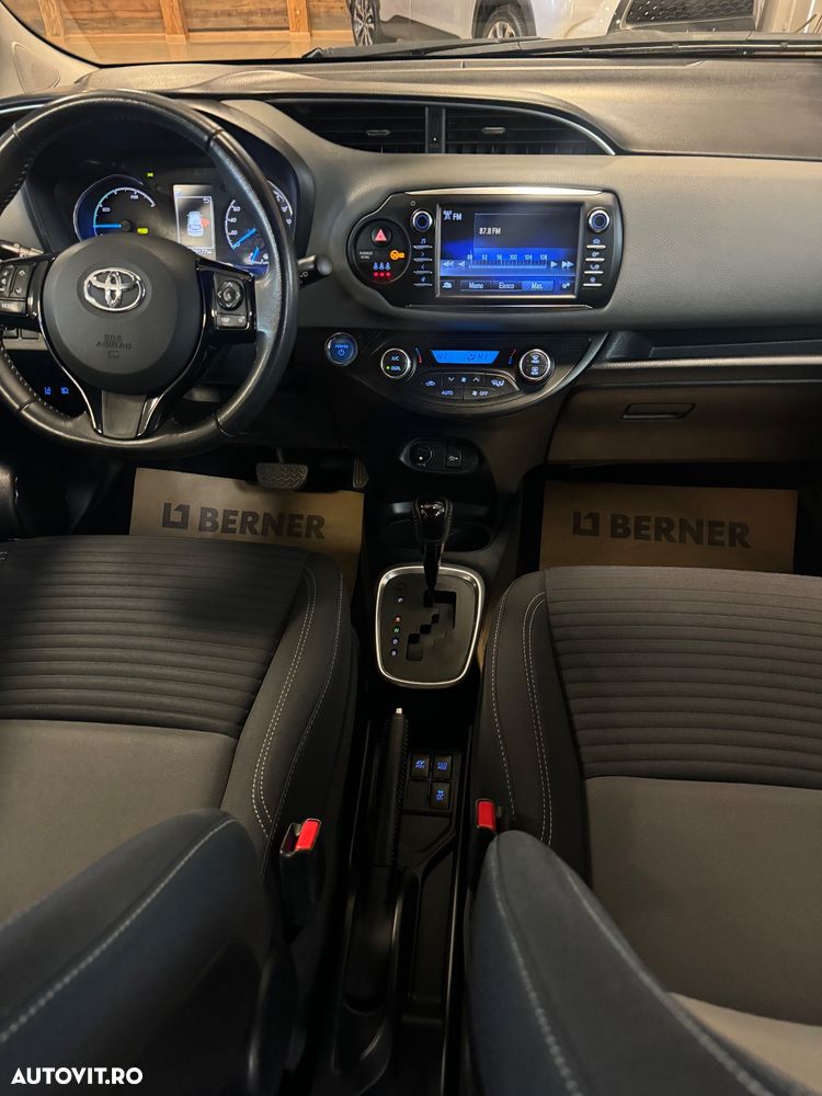 Toyota Yaris 1.5 VVT-i HSD Bi-Tone G&B - 11