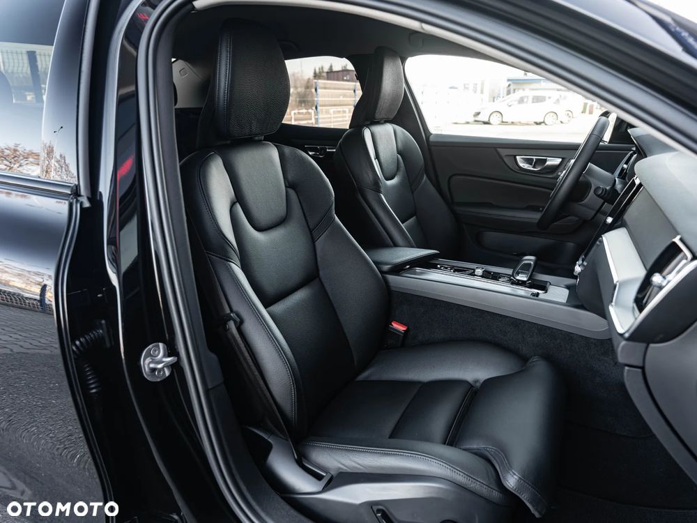 Volvo S60 B4 B DKG Plus Dark - 26