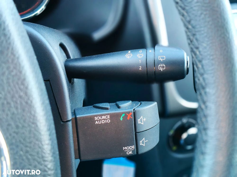 Dacia Logan TCe 90 Laureate - 21