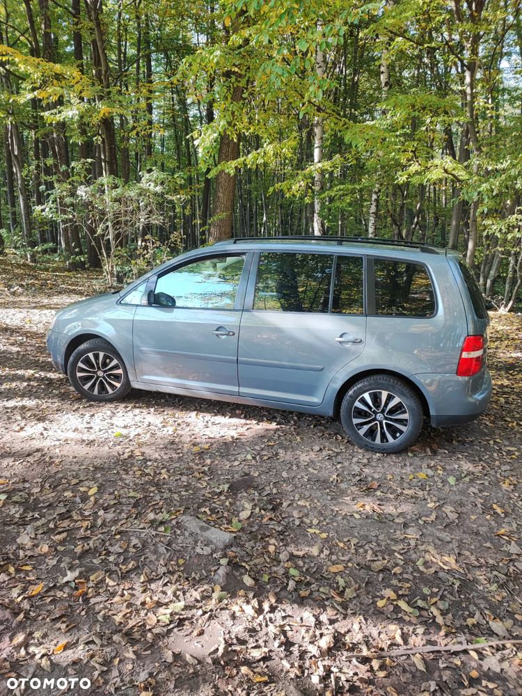 Volkswagen Touran 1.9 TDI DSG Highline - 5