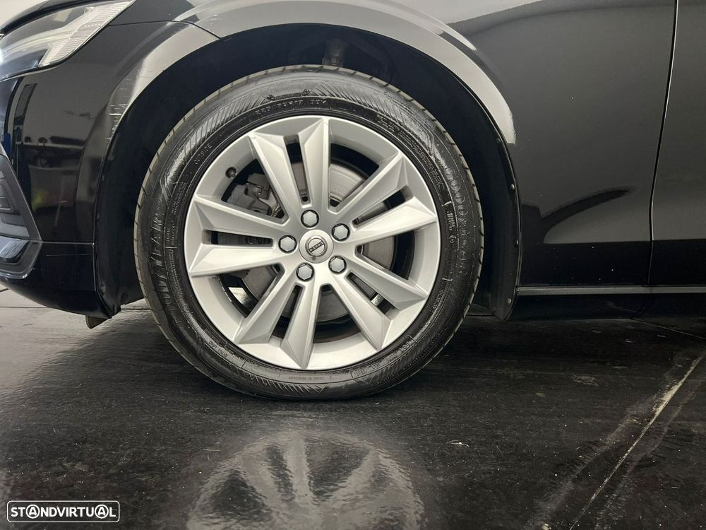 Volvo V60 2.0 B4 Momentum Core Geartronic - 30