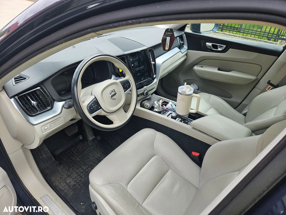 Volvo XC 60 T8 Twin Engine AWD R-Design - 5