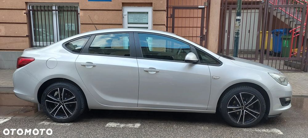 Opel Astra 1.4 Turbo Edition - 2