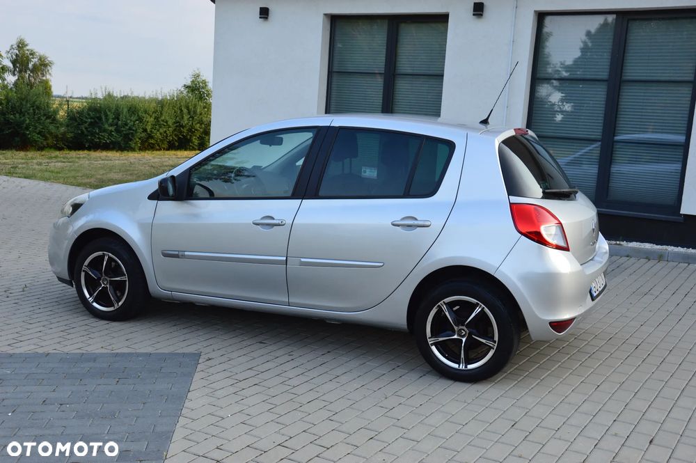 Renault Clio - 16