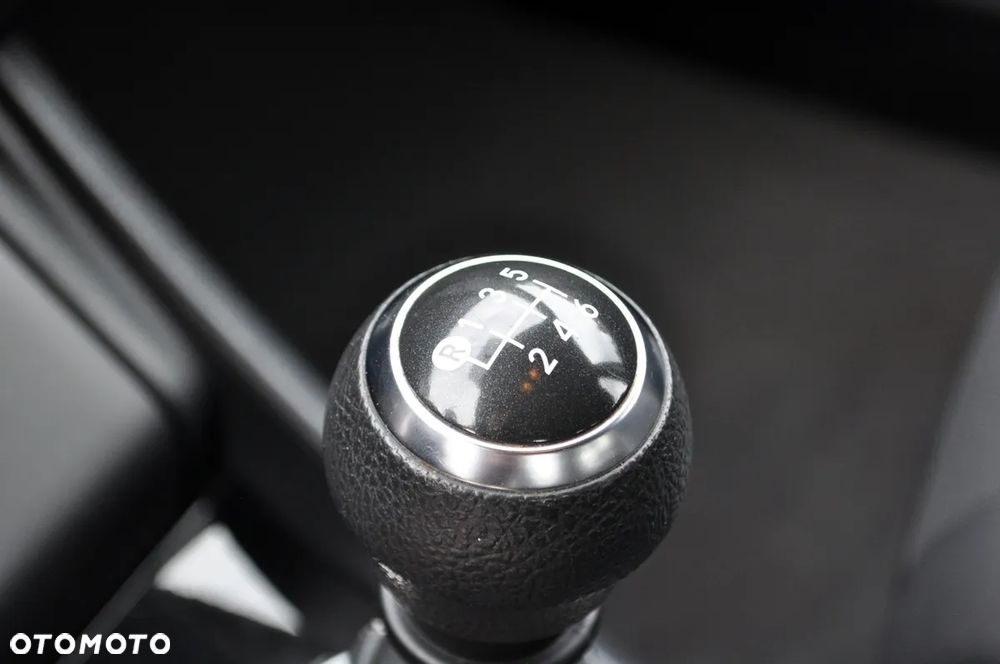 Toyota Auris 1.33 VVT-i Comfort - 24