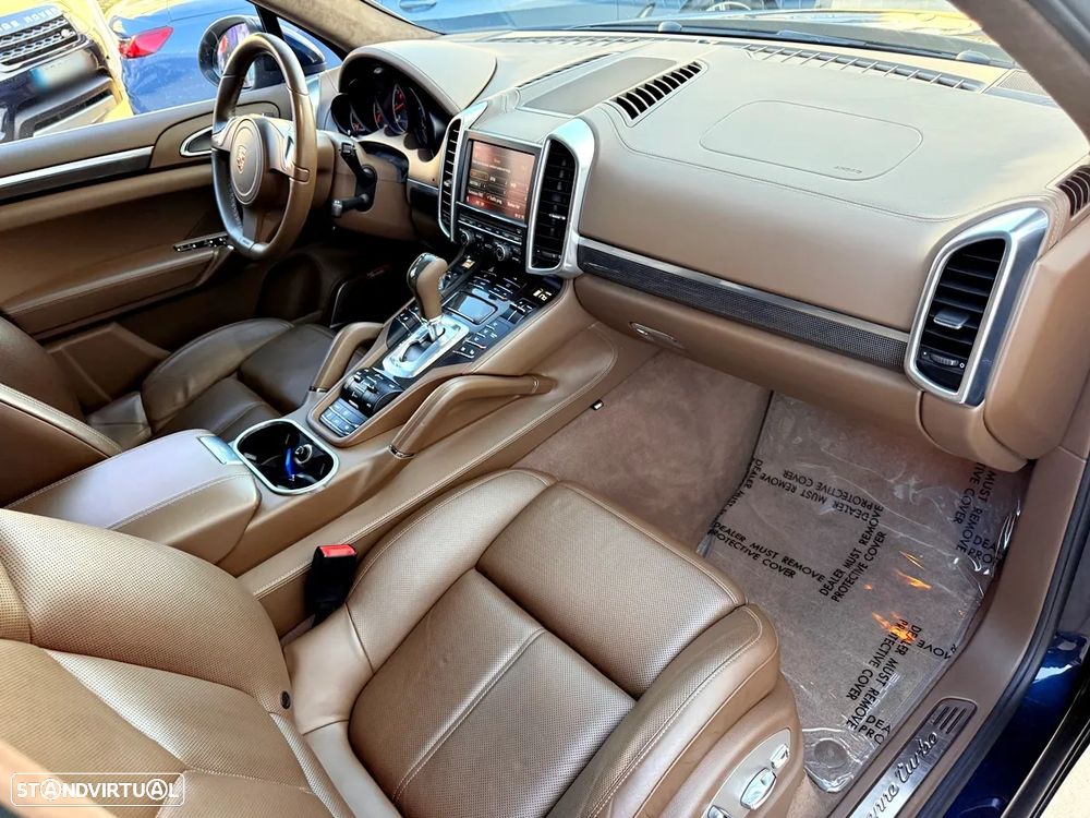 Porsche Cayenne Turbo - 28