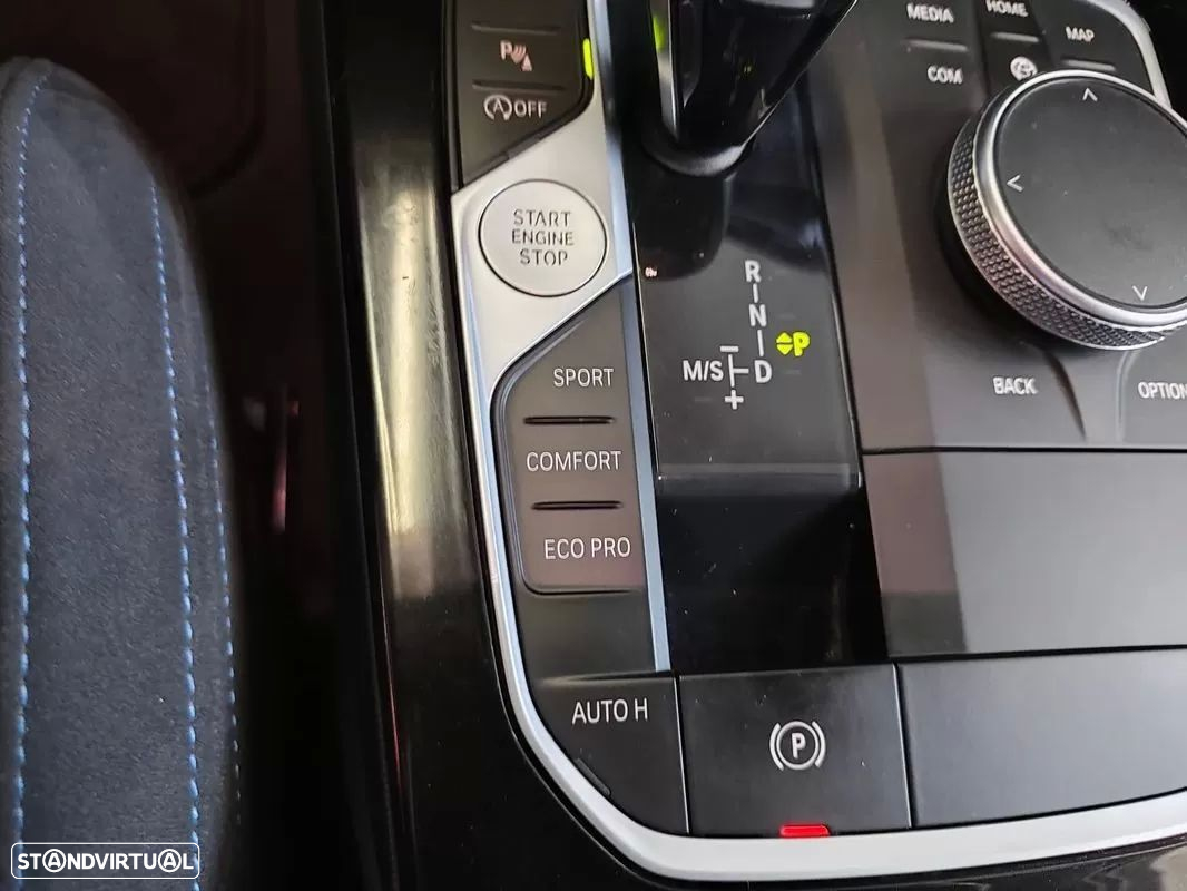BMW 116 d Pack Desportivo M Auto - 38