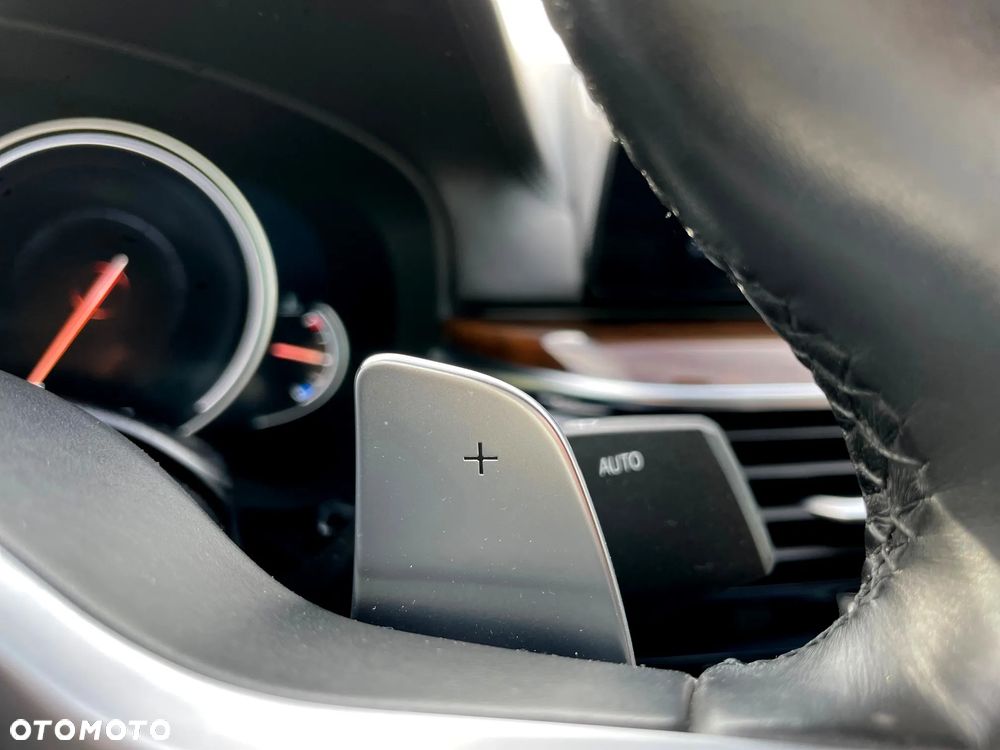 BMW Seria 5 M550i xDrive - 22