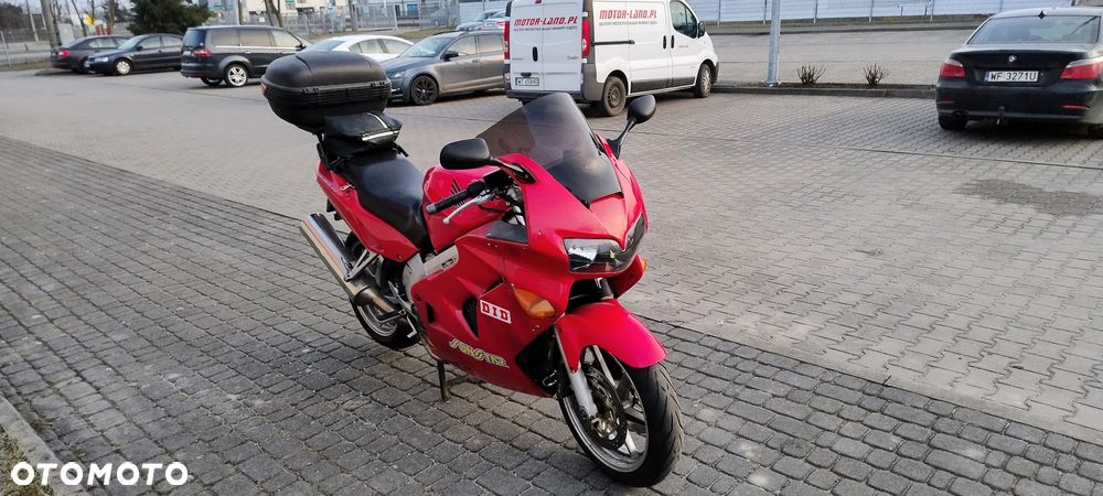 Honda VFR - 3