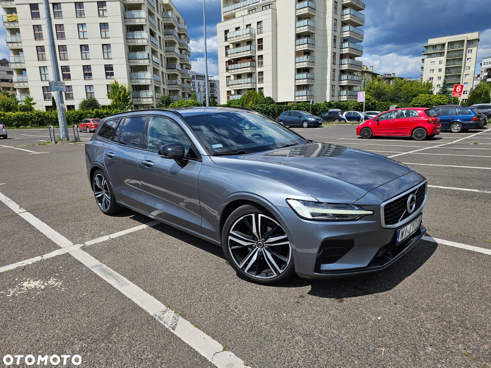 Volvo V60 D4 AWD R-Design - 8