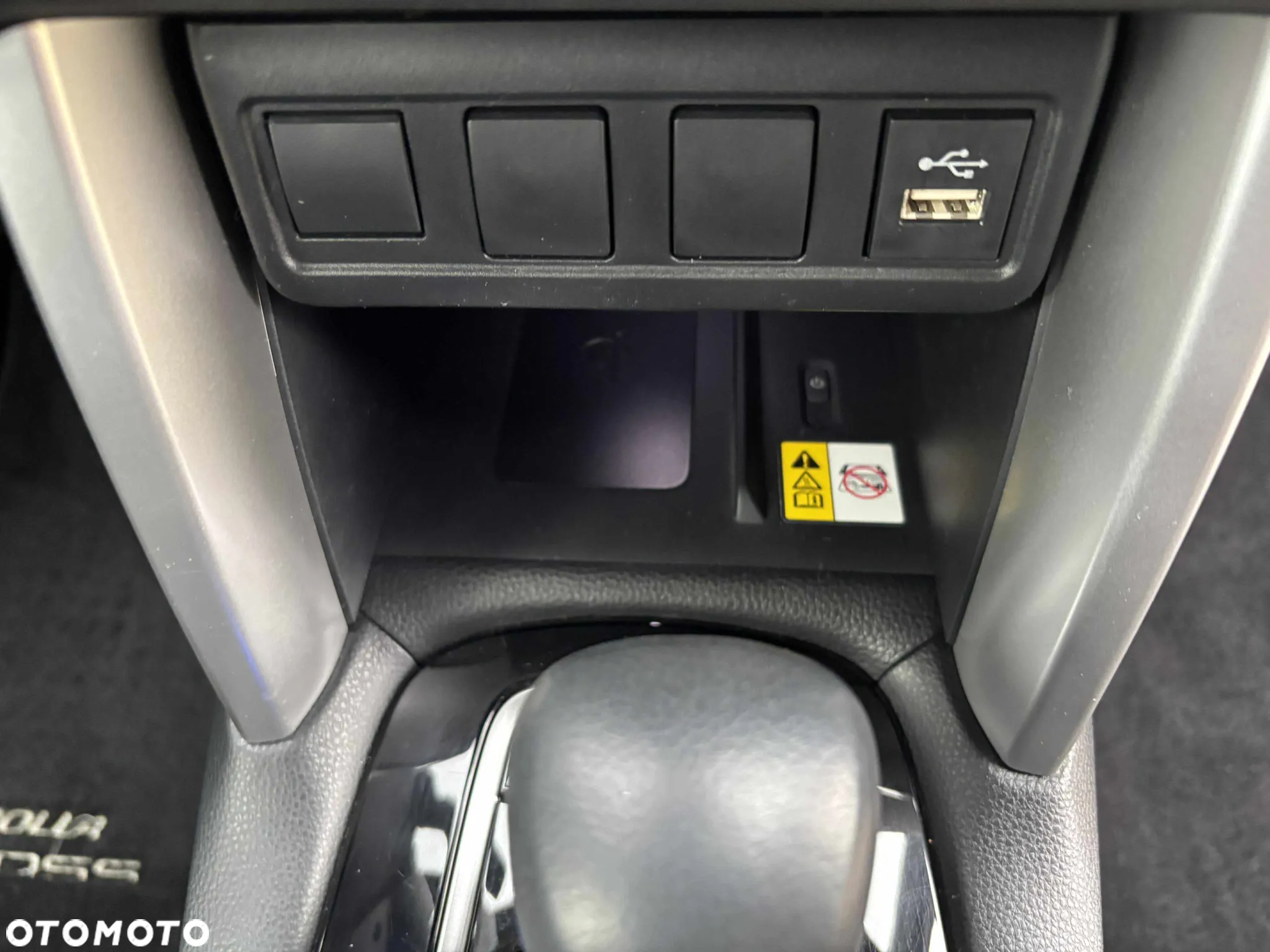 Toyota Corolla Cross 2.0 Hybrid Executive AWD - 18