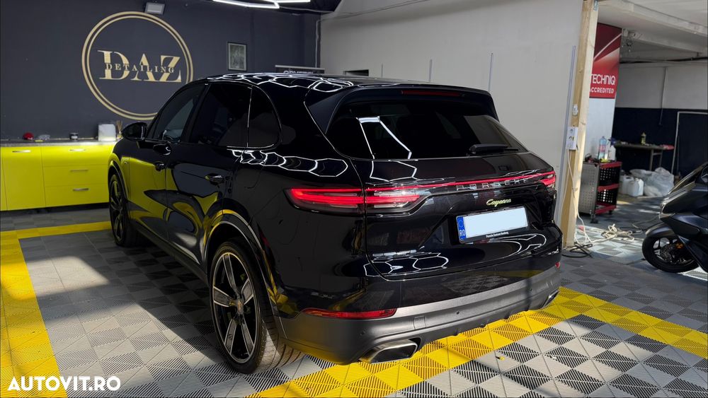Porsche Cayenne Tiptronic S Platinum Edition - 3
