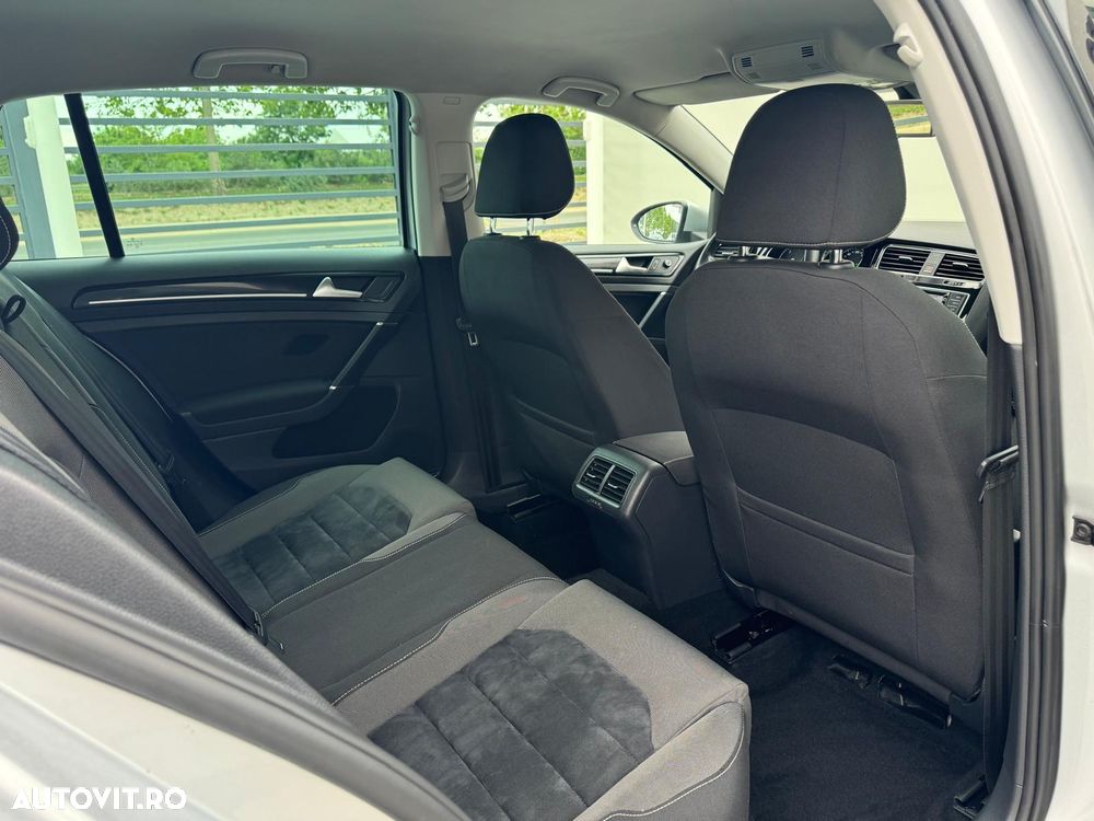 Volkswagen Golf 1.6 TDI DPF DSG Team - 17