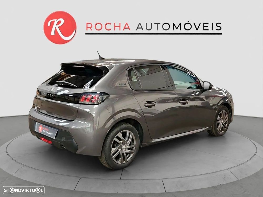 Peugeot 208 - 8