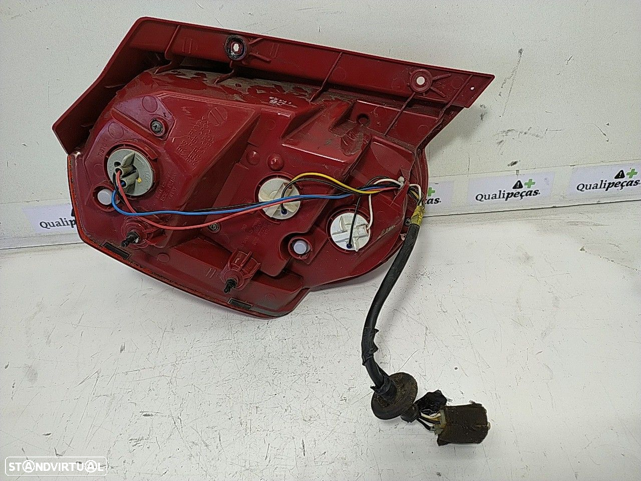 Farolim Tras Direito Painel Stop Chevrolet Aveo / Kalos Hatchback (T25 - 2