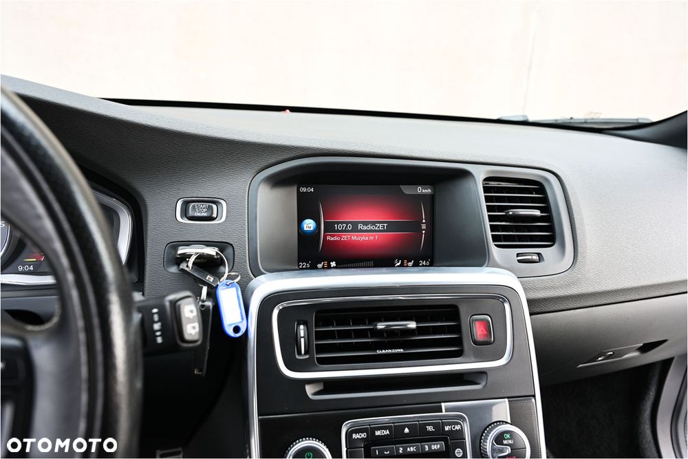 Volvo V60 D3 R-Design - 20