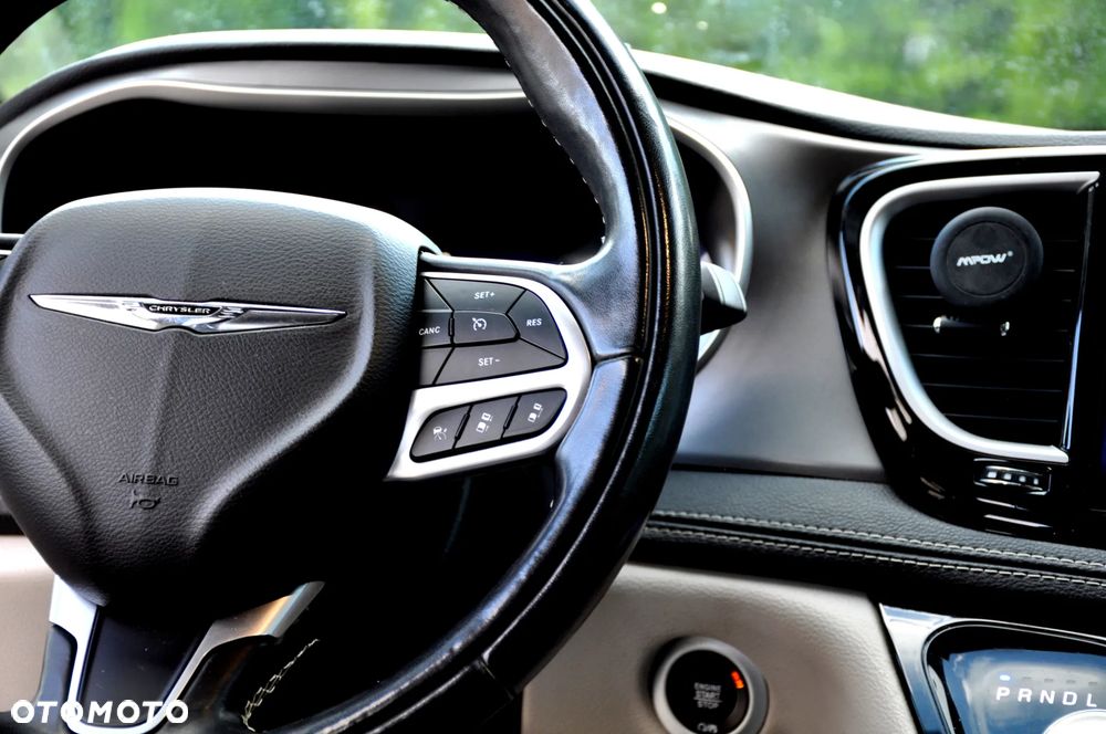Chrysler Pacifica - 34