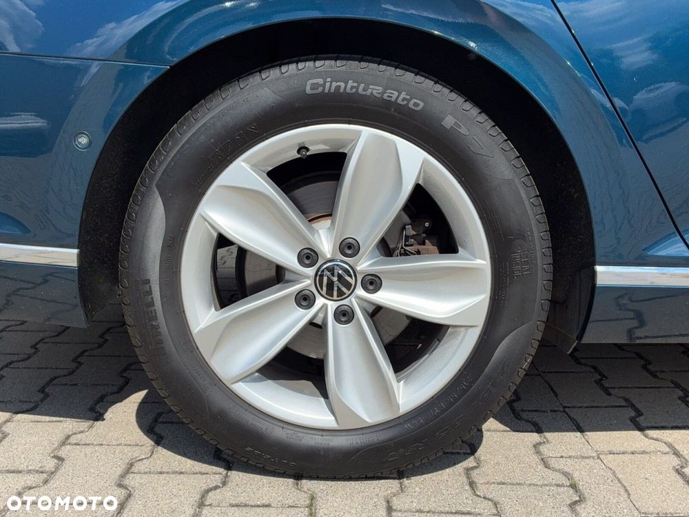 Volkswagen Passat - 38