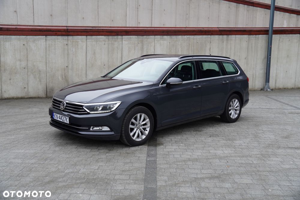 Volkswagen Passat - 1