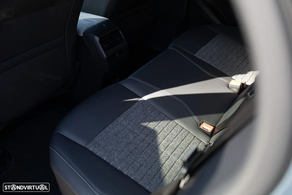 Peugeot E-3008 73 kWh Allure - 33