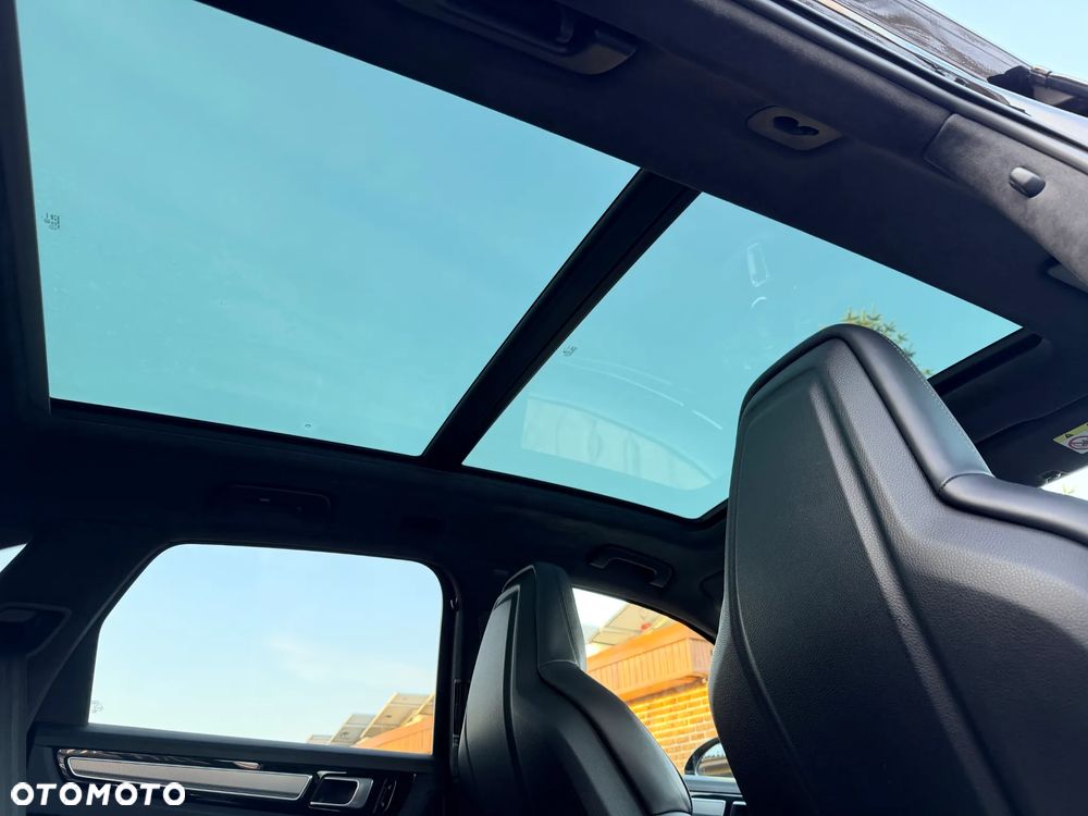 Porsche Cayenne - 24