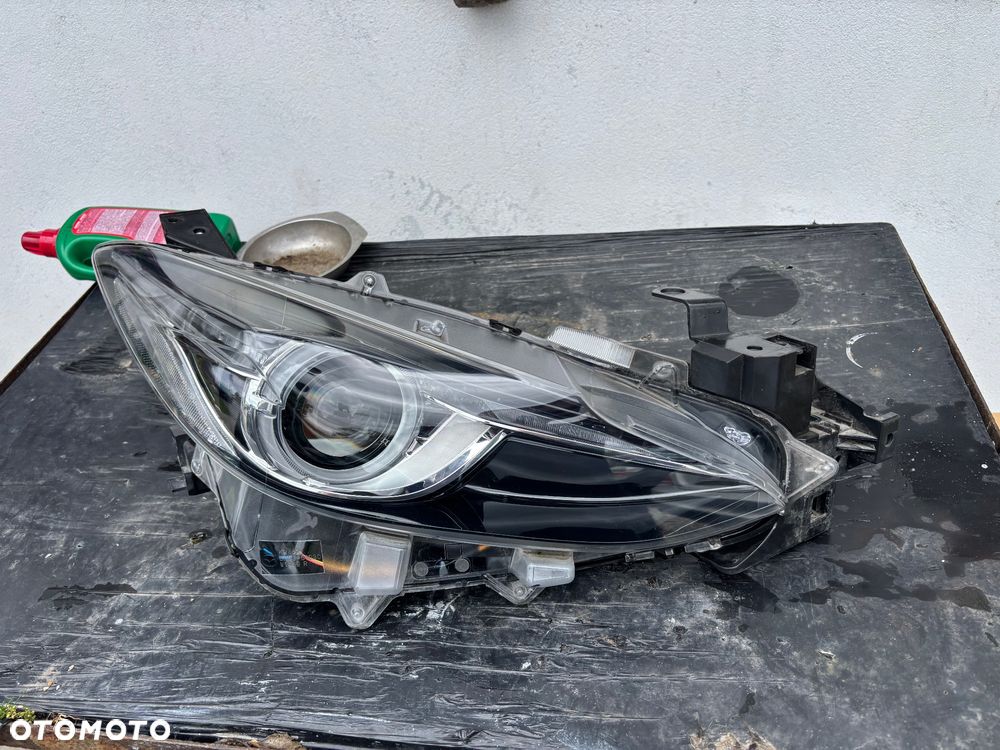 Reflektor przedni prawy mazda3 xenon - 1