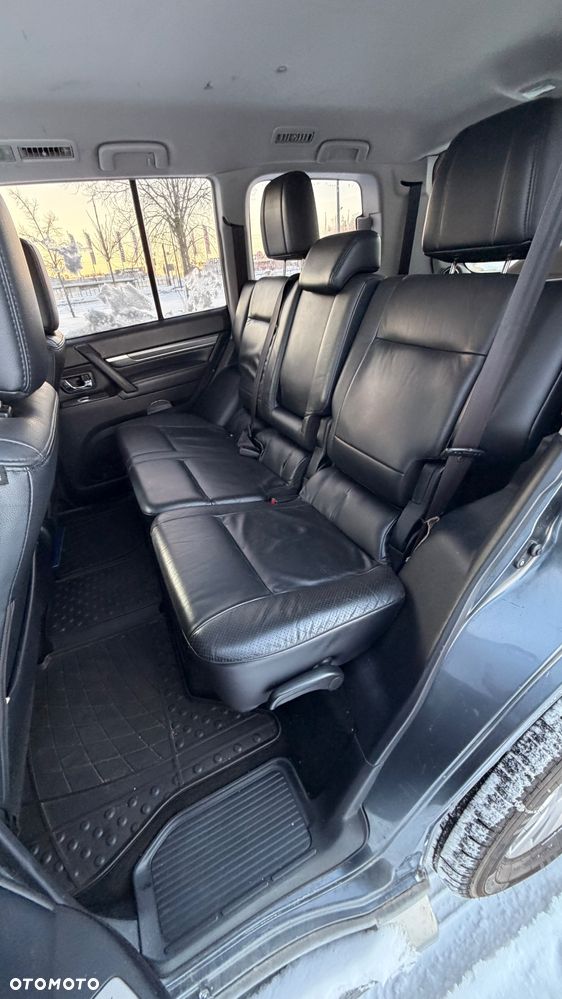 Mitsubishi Pajero - 18