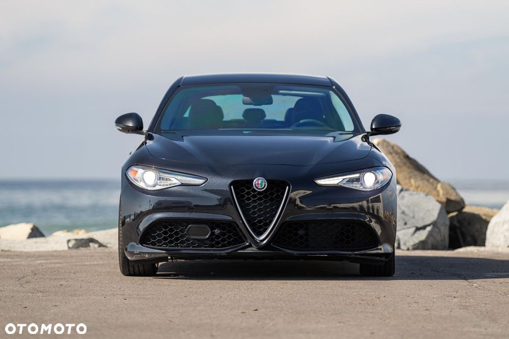 Alfa Romeo Giulia 2.0 Turbo 16V AT8 Veloce Ti - 3