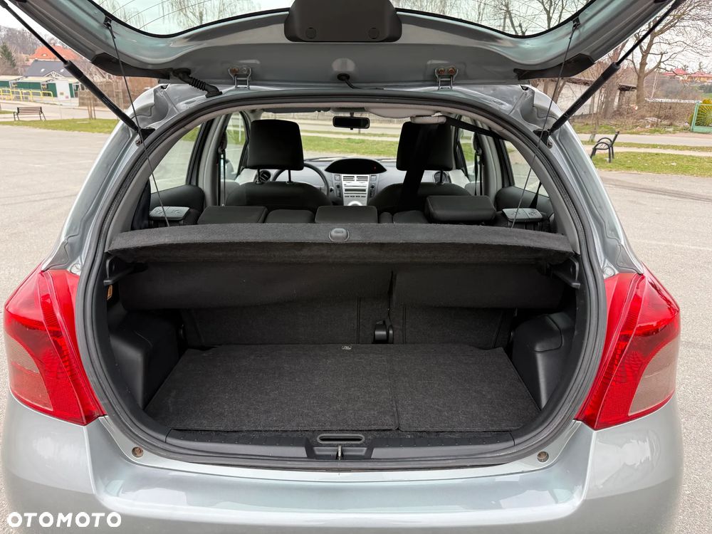 Toyota Yaris - 25