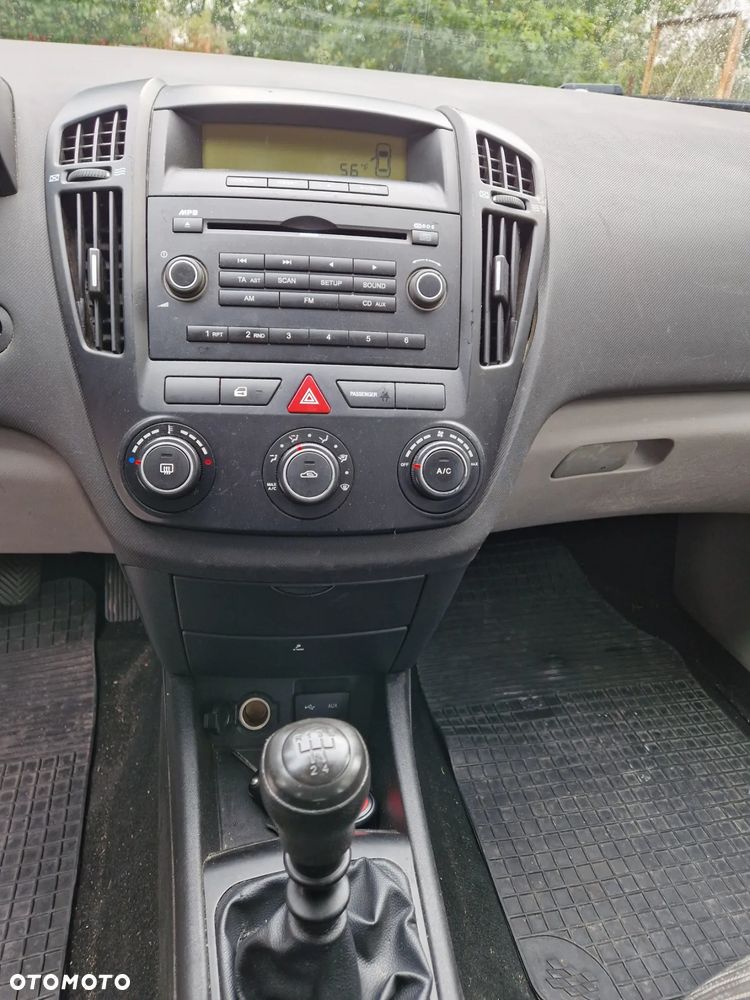 Kia Ceed Cee'd 1.4 L - 12