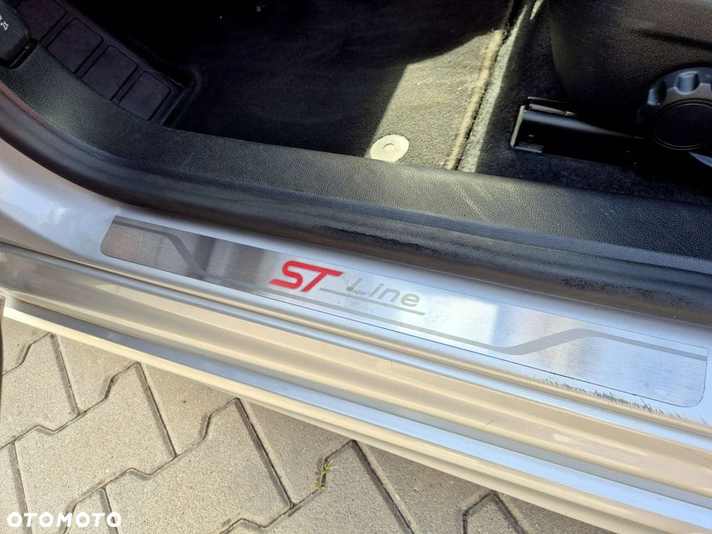 Ford Focus 1.0 EcoBoost Hybrid ST-LINE - 39