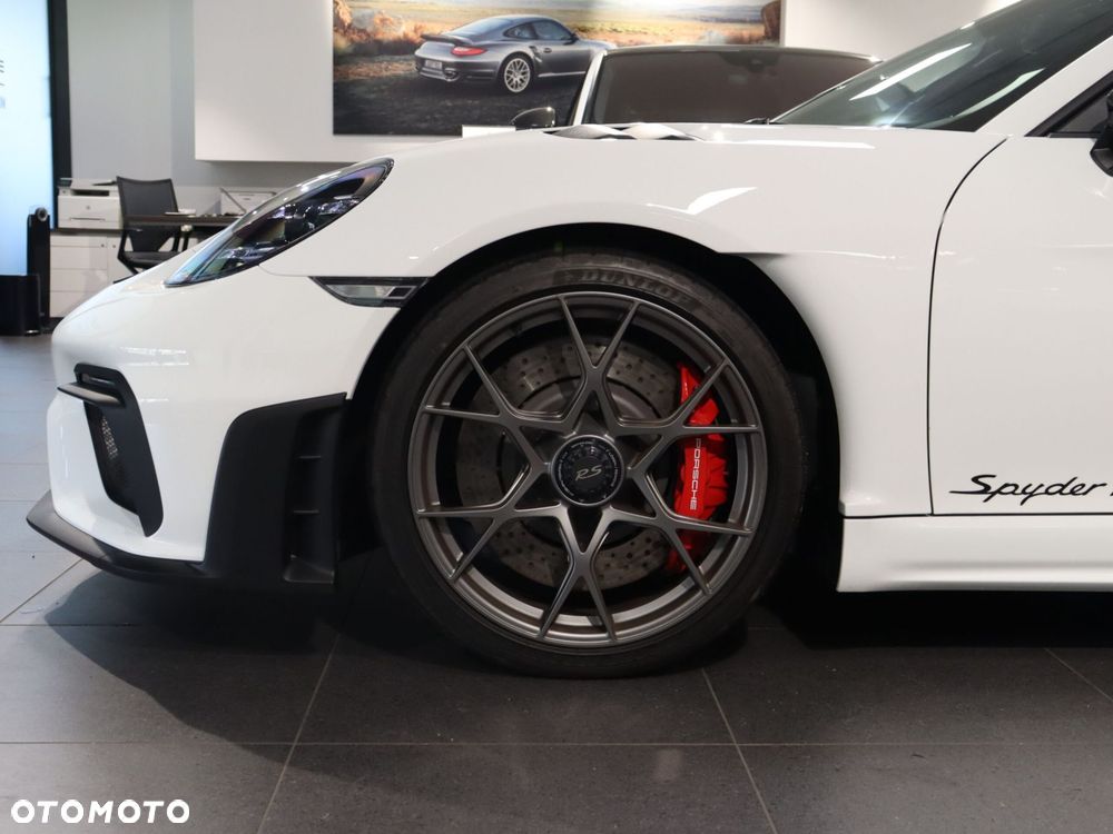 Porsche 718 Spyder - 11