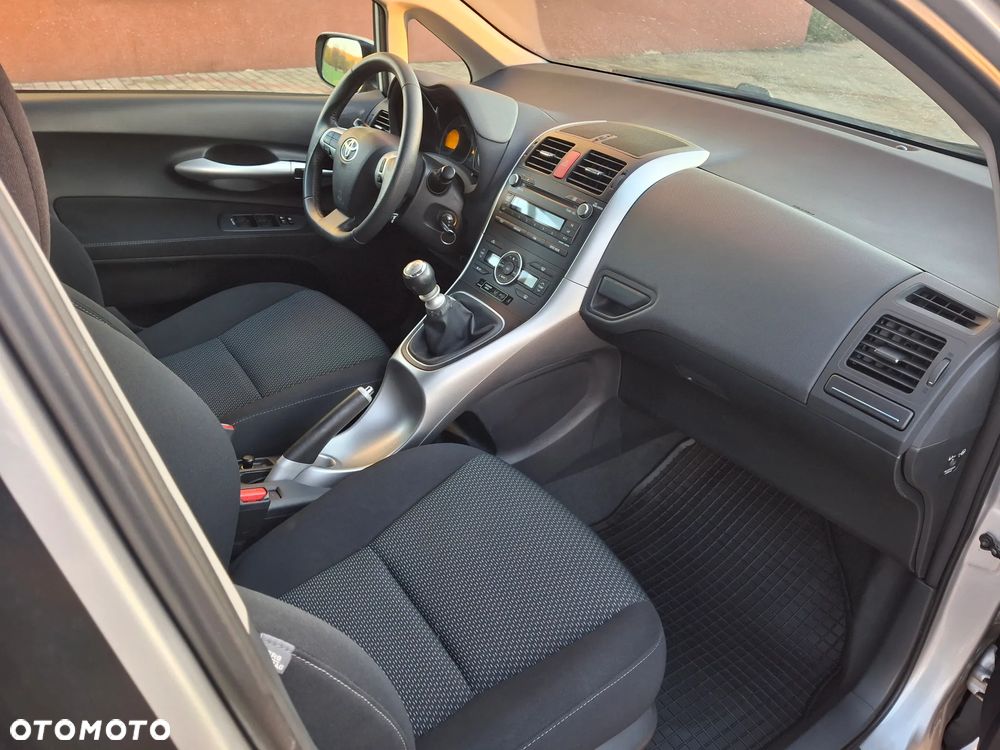 Toyota Auris 1.6 Executive - 23