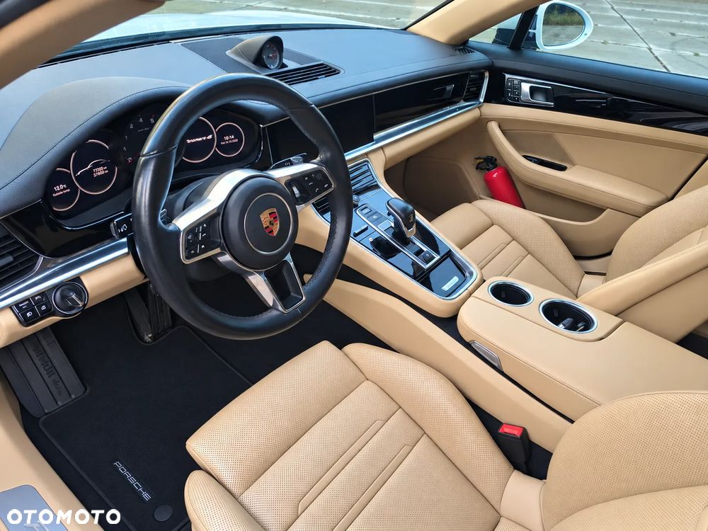 Porsche Panamera 4 - 18
