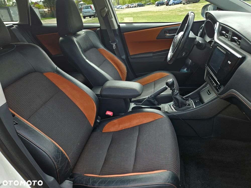 Toyota Auris 1.6 Prestige - 11