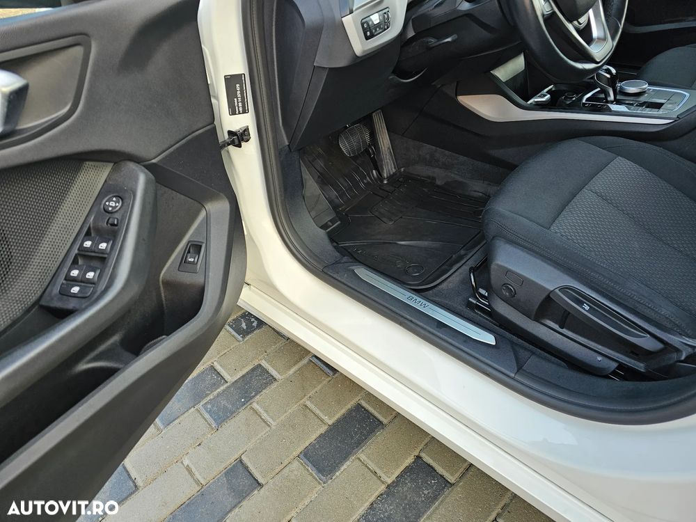 BMW Seria 1 120i AT - 12