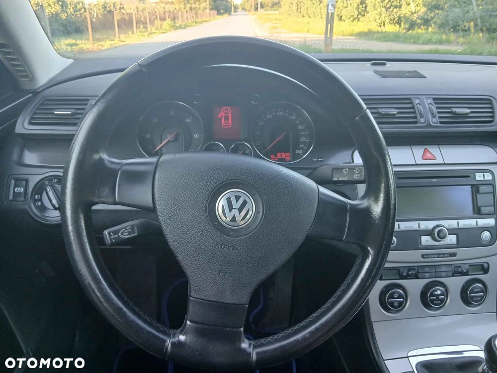 Volkswagen Passat - 13