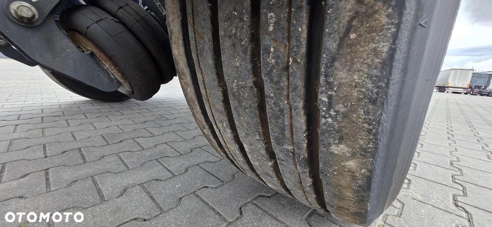 Krone SD dla kontenerów morskich 20, 40 i 45 stóp z agregatem - 17