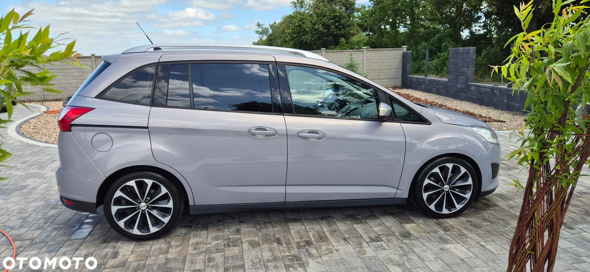 Ford Grand C-MAX - 11