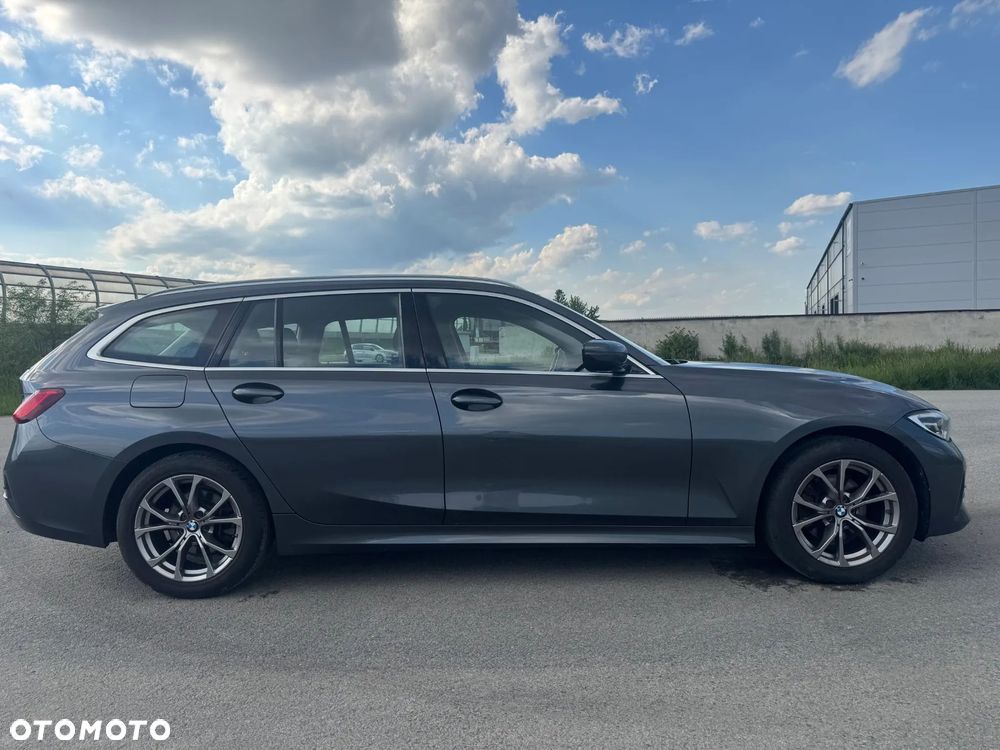 BMW Seria 3 320d Sport Line - 5