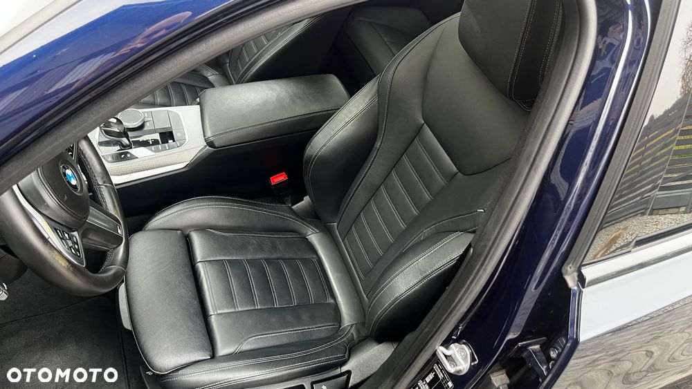 BMW Seria 3 330e PHEV sport - 33