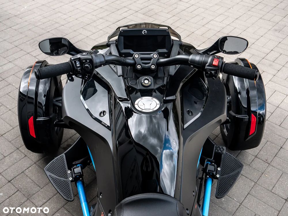 Can-Am Spyder - 12