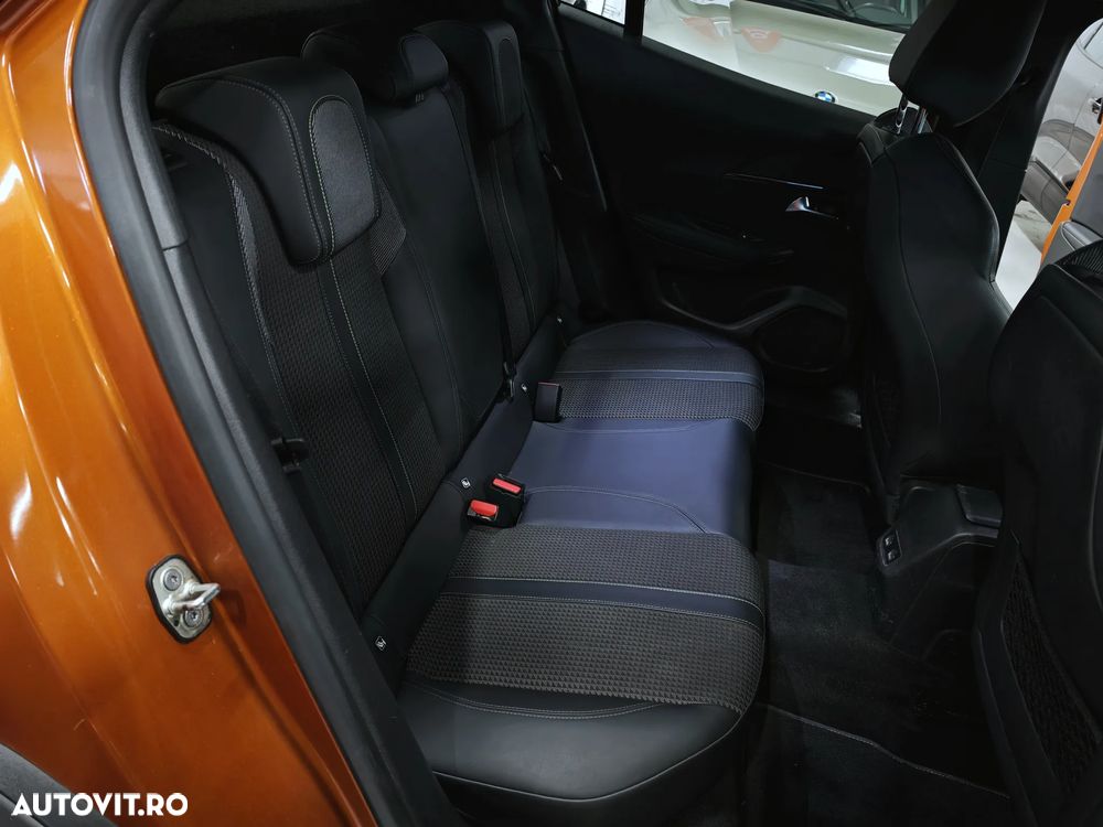 Peugeot 2008 PureTech 130 EAT8 GT - 29