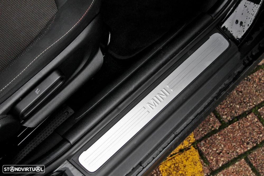 MINI 5 Portas Cooper Auto - 26