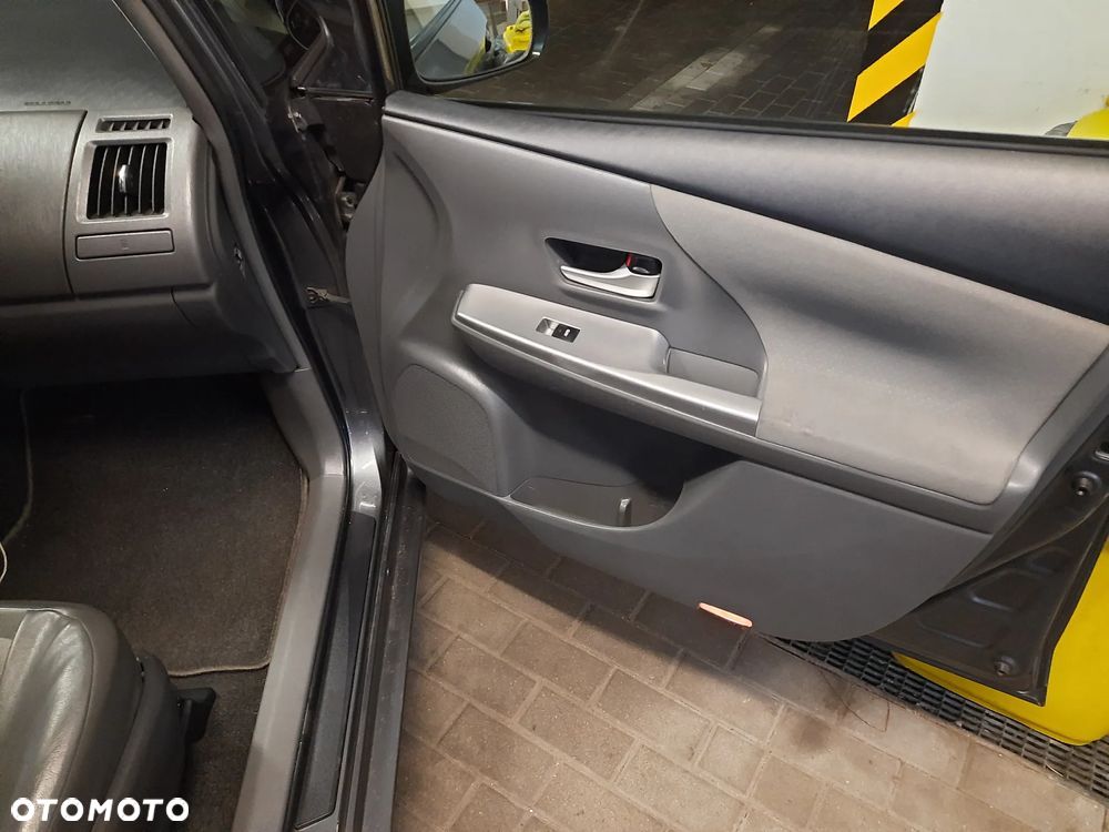 Toyota Prius+ (Hybrid) - 12