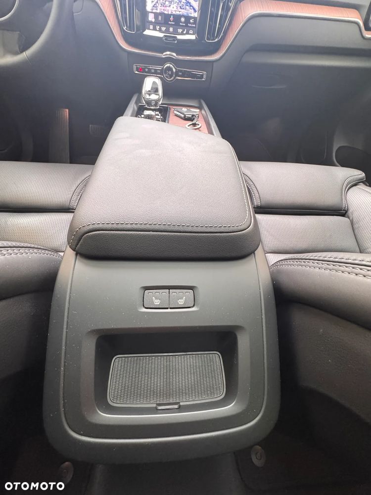 Volvo XC 60 B5 B AWD Plus Bright - 19