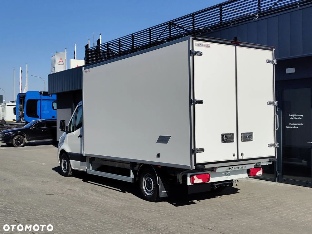Mercedes-Benz Sprinter - 5