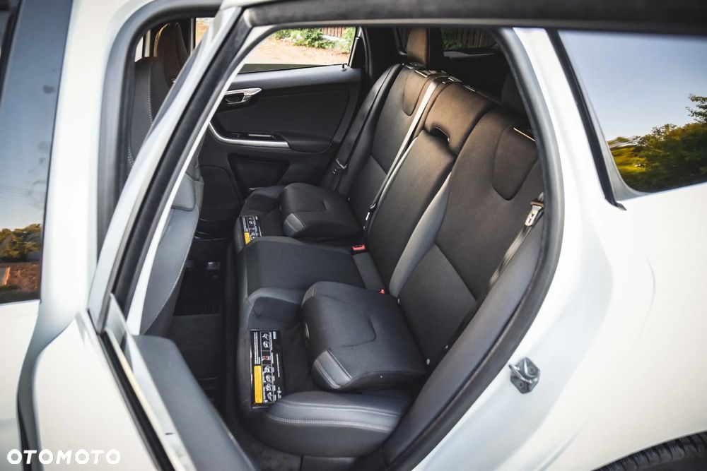 Volvo XC 60 2.4D AWD Momentum - 33